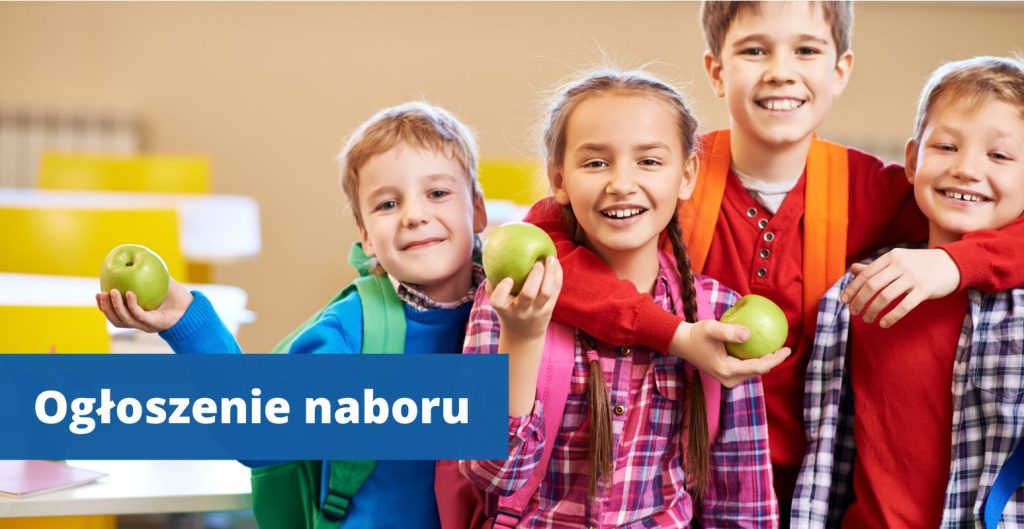 Czwórka uśmiechniętych dzieci