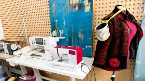 Maszyny do szycia i ubranie uszyte